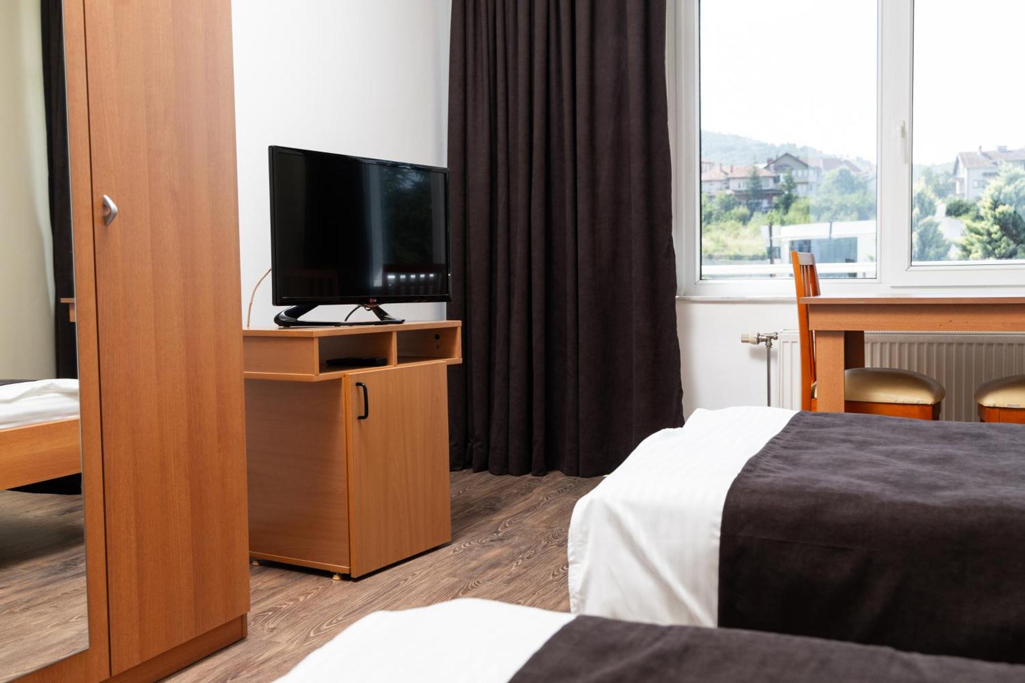 Hotel Luxor 普里什蒂纳 外观 照片